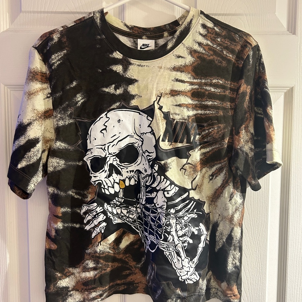 Nike Skull Graphic Tee